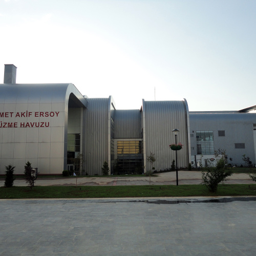 trabzon 2011 avrupa gençlik oyunları atlama kuleli açılır-kapanır yüzme havuzu